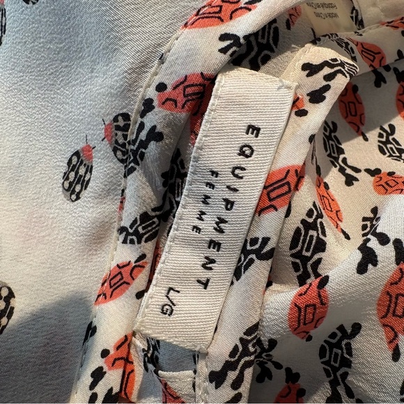 Equipment 100% Silk Sleeveless Blouse with Ladybug and Turtle Print L - Picture 9 of 10